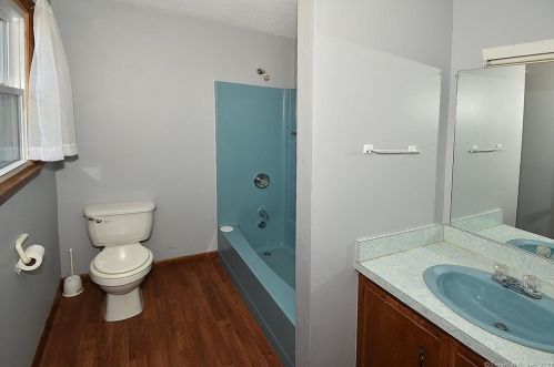 66 Kibbe Rd, Ellington CT 06029-2511 exterior