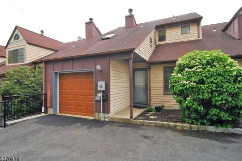 905 Alysia Ct, Dover, NJ 07803-3056