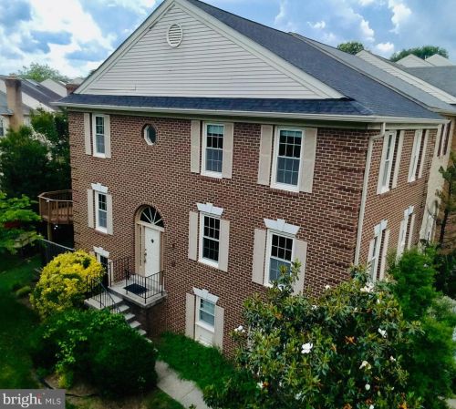 7429 Salford Ct, Alexandria VA  22315-4739 exterior