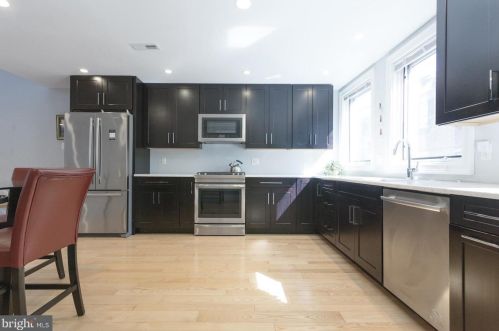 1026 Leithgow St, Philadelphia PA 19123-1421 exterior