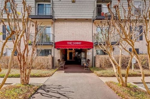 2425 Ashdale Dr, Austin TX  78757-8120 exterior