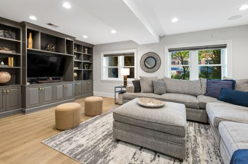 1923 Wellington Ave, Chicago IL 60618-7821 exterior