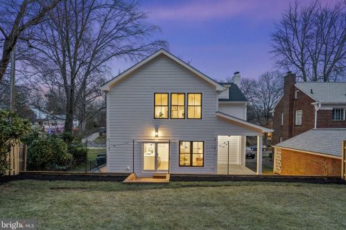 2706 Valley Dr, Alexandria VA  22302-2845 exterior