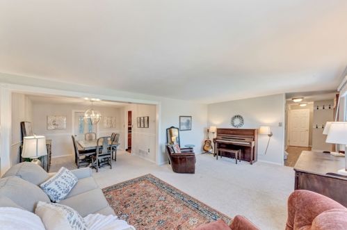 1369 Pheasant Cir, Pittsburgh, PA 15241-3409