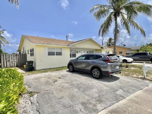 2834 Dixie Hwy, Boca Raton FL  33431-6844 exterior