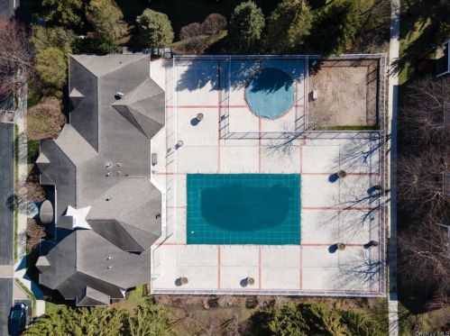 95 Fairways Dr, Middletown NY 10940-2668 exterior