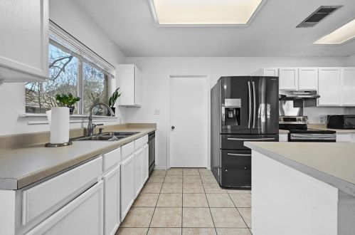 7905 Bramble Bush Dr, Austin TX exterior