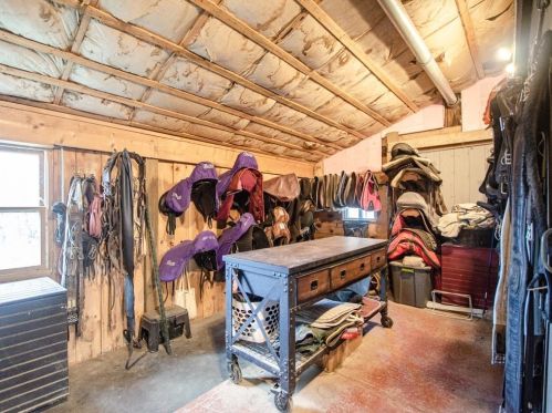 40 Dunbarton Ctr Rd, Concord NH 03304-5300 exterior