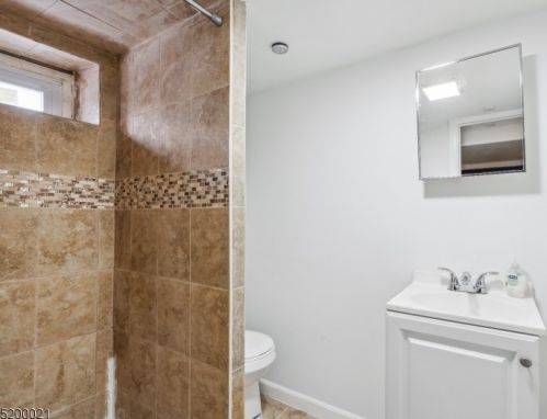 70 Lindsley Ave, Irvington NJ 07111-1749 exterior