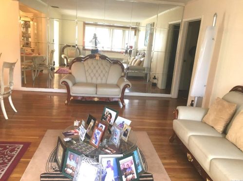 56 Countisbury Ave, Valley Stream, NY 11580-1748