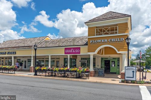 10272 Grosvenor Pl, Rockville MD 20852 exterior