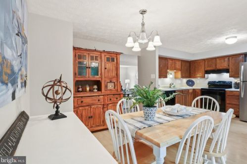 6023 Chicory Pl, Alexandria VA 22310-1795 exterior