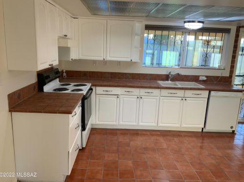 1822 Camino Seco, Tucson AZ  85710-7241 exterior