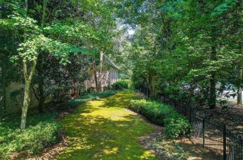 700 Brookwoods Trce, Atlanta GA 30342-2473 exterior