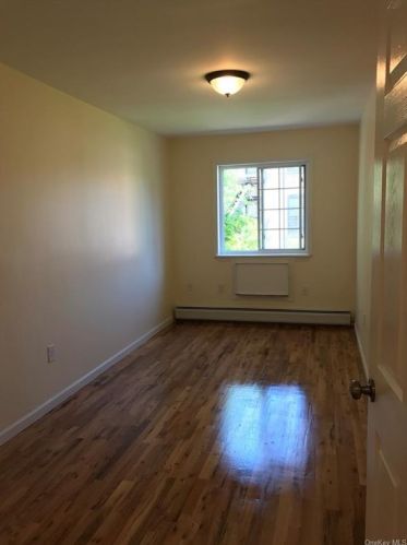 2025 Daly Ave, Bronx NY 10460-2834 exterior