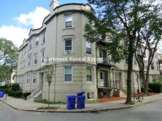 156 Thorndike St, Brookline MA  02446-5873 exterior