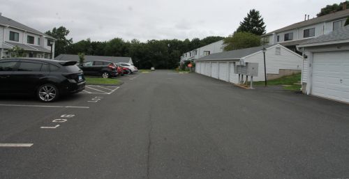 674 Cypress Rd, Hartford CT 06111-5613 exterior