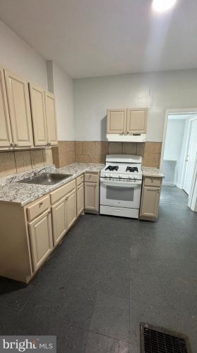 2513 Bouvier St, Philadelphia PA 19132-3816 exterior