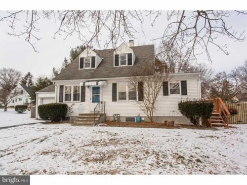 805 Oak St, Limerick PA  19468-1521 exterior