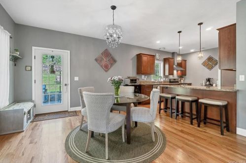 17 Sunrise Ln, Poughkeepsie NY exterior