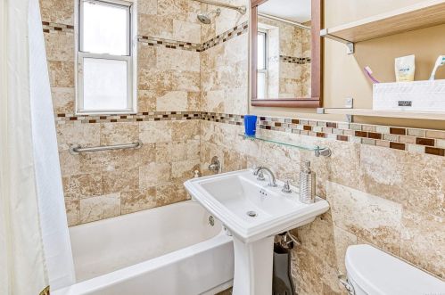 530 Dubois Ave, Valley Stream NY  11581-3248 exterior