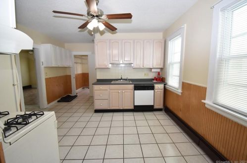 27 Thorniley St, New Britain CT 06051-1639 exterior