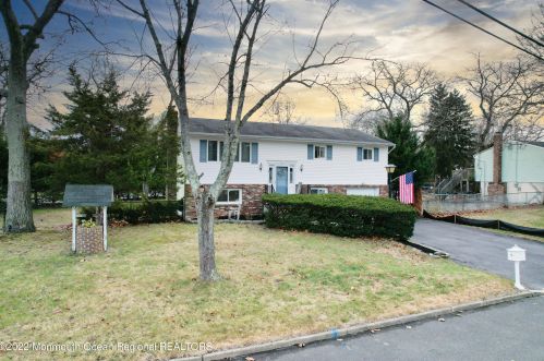 1 Berkshire Ct, Jackson Twp, NJ 08527-2409