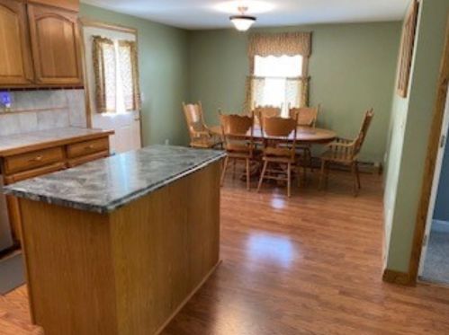 270 Main St, Seabrook NH 03874-4516 exterior