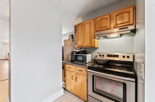 91 Peace St, Providence RI 02907-1550 exterior