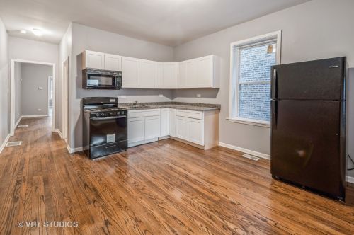 8720 Muskegon Ave, Chicago IL 60617-4935 exterior