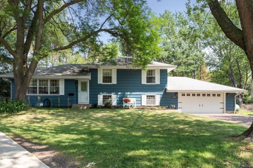 3447 Ebba St, Saint Paul, MN 55110-5521