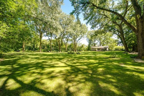 19314 Bunker Hill Rd, Bull Valley, IL 60098-9213