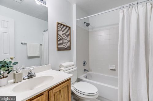 213 Creek Valley Ln, Rockville MD  20850-5603 exterior