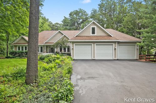 11025 Sandy Oak Trl, Cedar Springs, MI 49319-9238