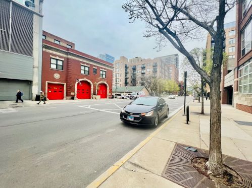 333 Desplaines St, Chicago IL 60661-1151 exterior