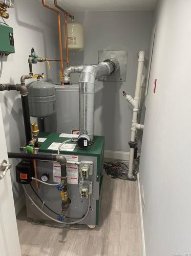 497 18th St, Babylon, NY 11704-2201