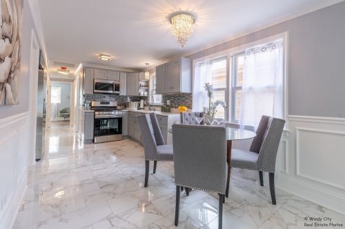 8621 Yates Blvd, Chicago IL  60617-2319 exterior