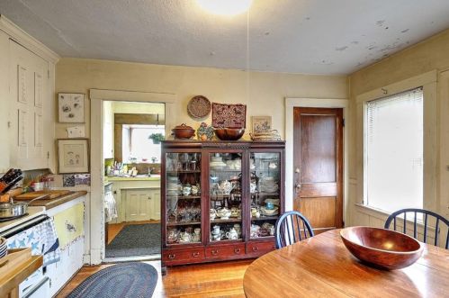 199 Rochambeau Ave, Providence RI 02906-1909 exterior