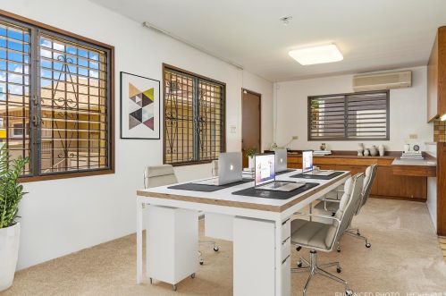 1572 Kalakaua Ave, Honolulu HI  96826-2401 exterior