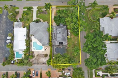 490 1 Ave, Naples FL 34102-6207 exterior