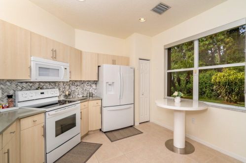 236 Coconut Key Way, Fort Pierce FL 34986-1911 exterior