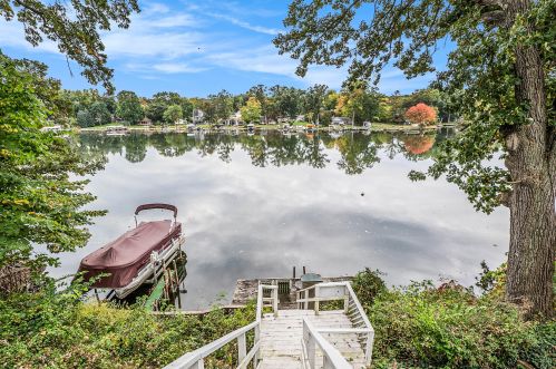 3272 Thorncrest Dr, Grand Rapids MI 49546-7353 exterior