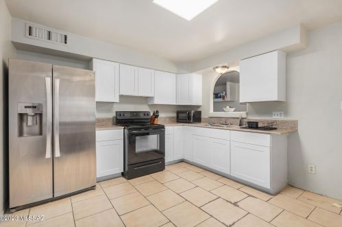 6742 Hawk Dr, Tucson AZ 85730-3247 exterior