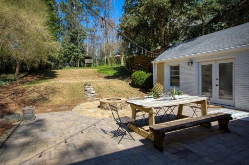 962 Cardova Dr, Atlanta GA 30324-4213 exterior