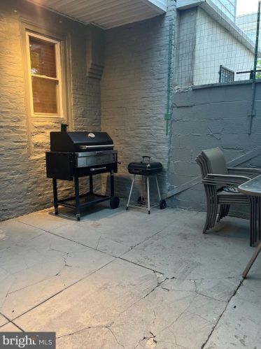 2411 8th St, Philadelphia PA 19148-3713 exterior