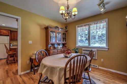 130 Mary Ellen Dr, Milford CT 06460-6928 exterior