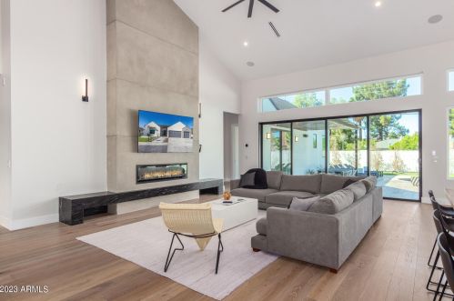 3118 42nd St, Phoenix AZ  85018-6418 exterior