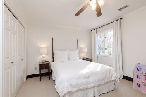 1552 Barrington Ct, Atlanta GA exterior