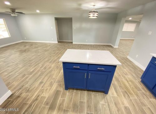 7015 Camelback Rd, Phoenix AZ  85033-1535 exterior