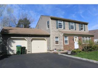 11 Bennington Dr, Edison, NJ 08820-1648